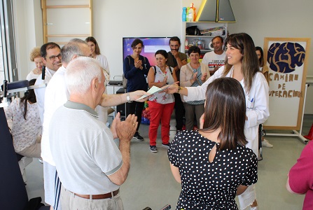 Trabajadores, pacientes y familiares de neurorrehabilitación del Hospital Vithas Vigo conmemoran el Día de Galicia con el “Camino de NeuroRHB”
