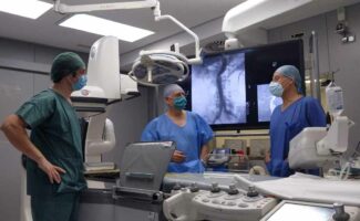 Vithas Málaga realiza la primera cirugía con endoprótesis conformable de la sanidad privada andaluza