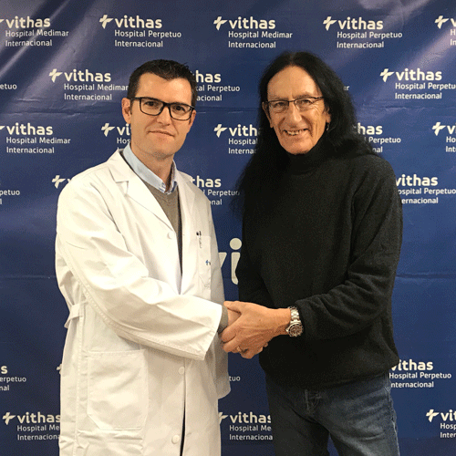 El Dr. David Perea, traumatólogo del Hospital Vithas Medimar, interviene con éxito al guitarrista internacional Ken Hensley
