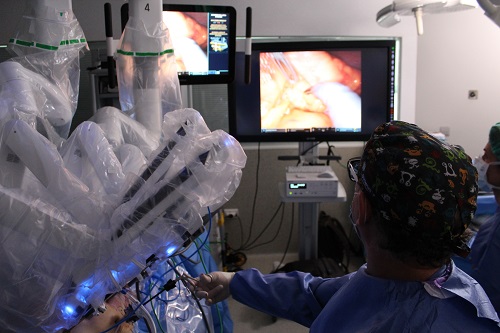 El Hospital Vithas Vigo realiza la primera resección de recto con cirugía robótica de Galicia