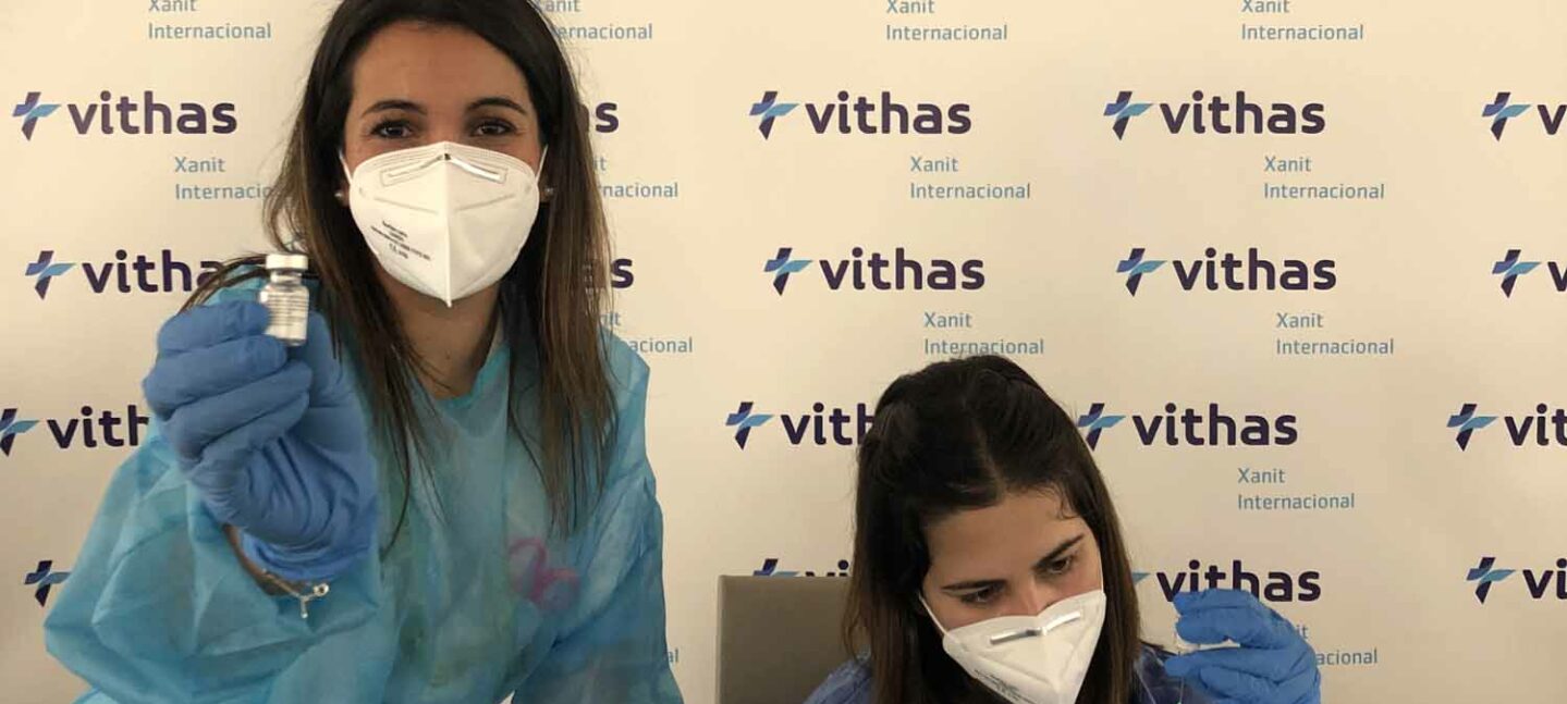 Profesionales de Vithas Xanit y Vithas Málaga comienzan a recibir las primeras dosis de la vacuna frente a la covid-19