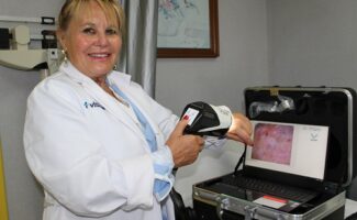 El Hospital Vithas Vigo incorpora un videodermatoscopio digital que permite la prevención temprana del melanoma y otros cánceres de piel