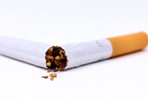 Vithas Xanit ofrecerá sesiones de deshabituación tabáquica gratuitas a las personas que entreguen un paquete de tabaco