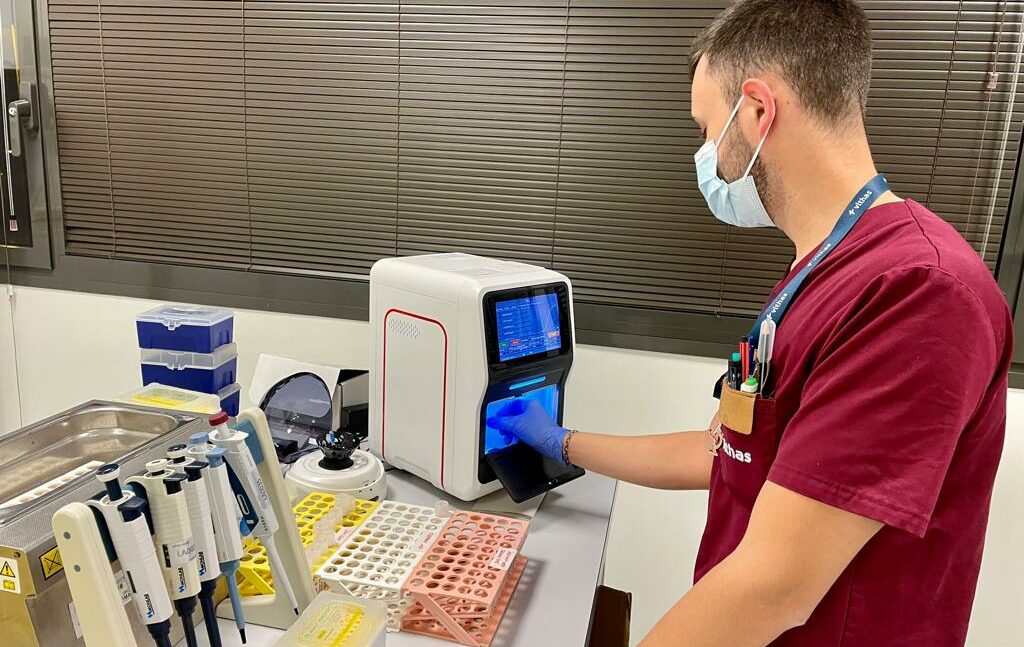 VithasLab dota de equipos para poder realizar PCRs “a pie de cama” a los hospitales Vithas