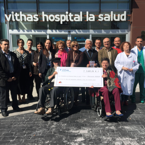 Entrega de la recaudación solidaria recogida por parte de los trabajadores de Vithas Granada a la Asociación Granadina de Esclerosis Múltiple (AGDEM)