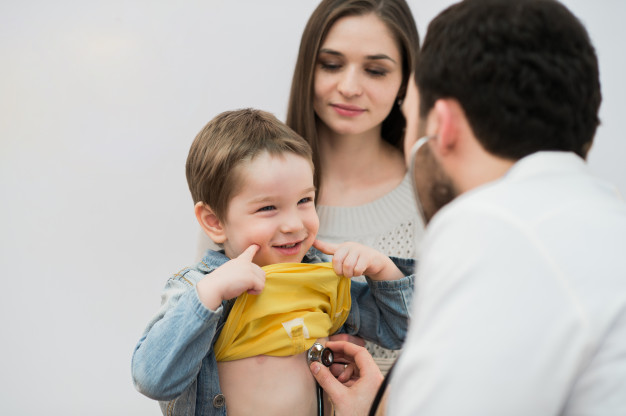 El pediatra, figura clave para la detección temprana de la tartamudez infantil