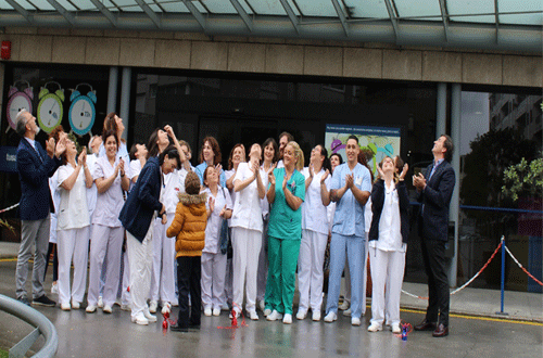 El Hospital Vithas Vigo y Vithas Lab conmemoran el Día Internacional de la Enfermería con una suelta de globos