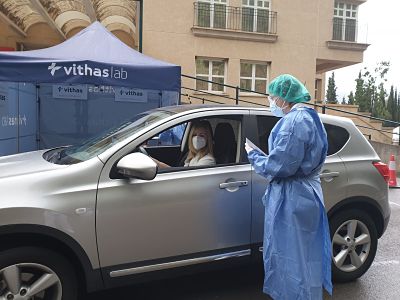 Vithas Aguas Vivas realiza PCRs desde el coche