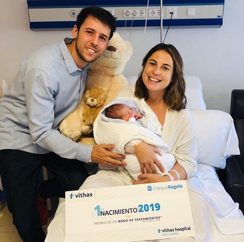 El Hospital Vithas Las Palmas celebra el nacimiento del primer bebé del año