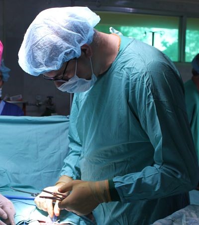La extirpación de la vesícula por laparoscopia es una cirugía rápida y poco invasiva que evita trastornos graves como la pancreatitis