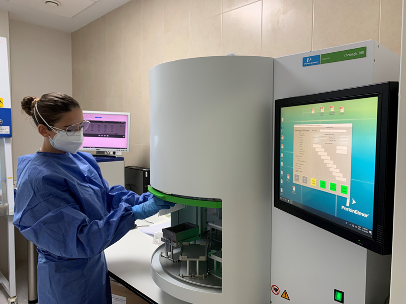 El Hospital Vithas Xanit agiliza las pruebas de covid con un equipo de análisis de PCR que detecta casos positivos en pacientes con muy poca carga viral