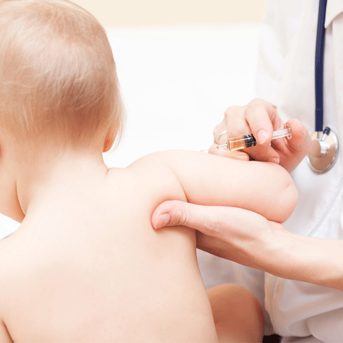 Los pediatras aconsejan proteger a los menores de doce años con la vacuna tetravalente contra el meningococo