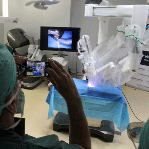 El Hospital Vithas Vigo realiza las primeras cirugías ginecológicas con robot quirúrgico Da Vinci en Galicia