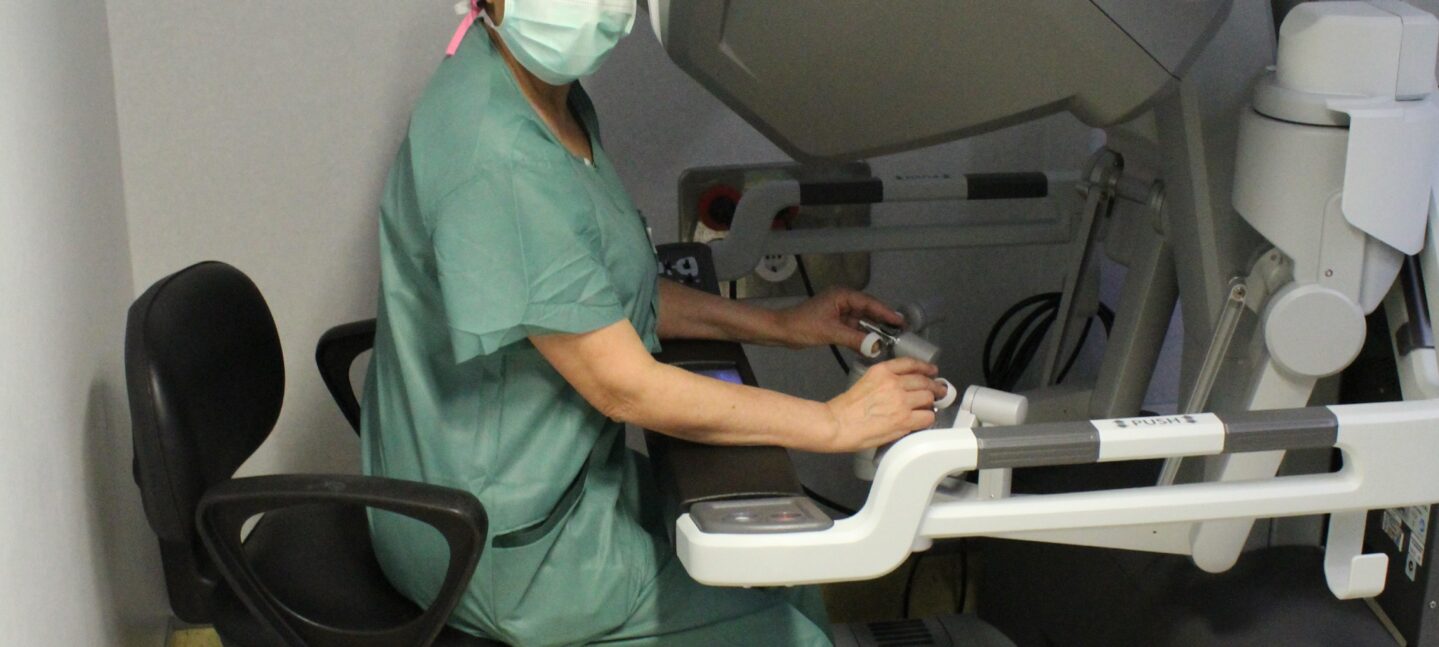 Vithas Vigo incluye la cirugía robótica como solución quirúrgica de precisión a los casos más graves de endometriosis