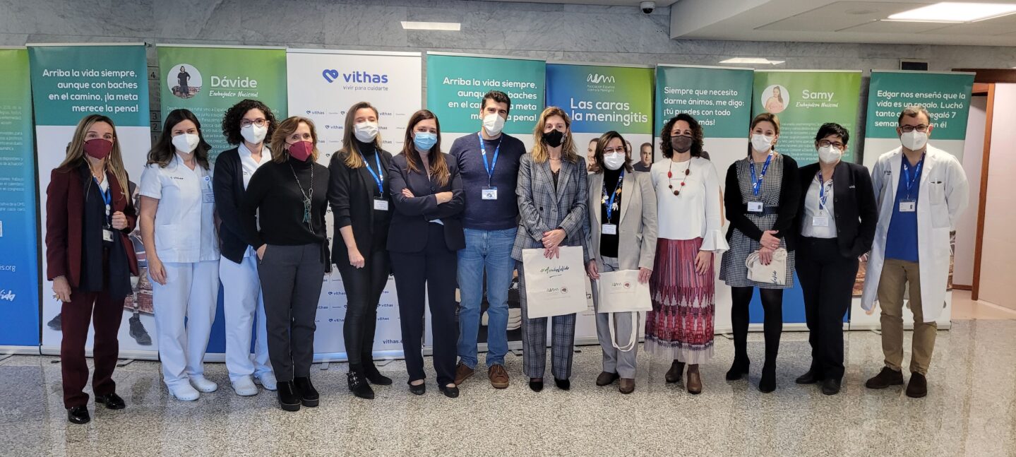 Vithas y la Asociación Española contra la Meningitis conciencian sobre la enfermedad con una exposición