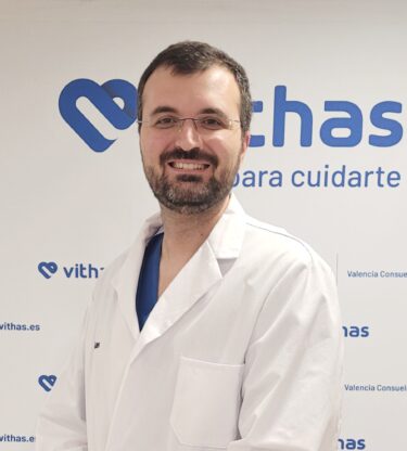 Dr. Adán Tomás, Carlos