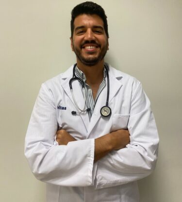 Dr. Reyes Parrilla, Raúl