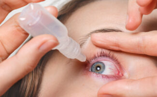 Lavados oculares y lágrimas artificiales para combatir los efectos de la calima en nuestra salud visual