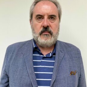 Dr. José Luis Benavente Molina