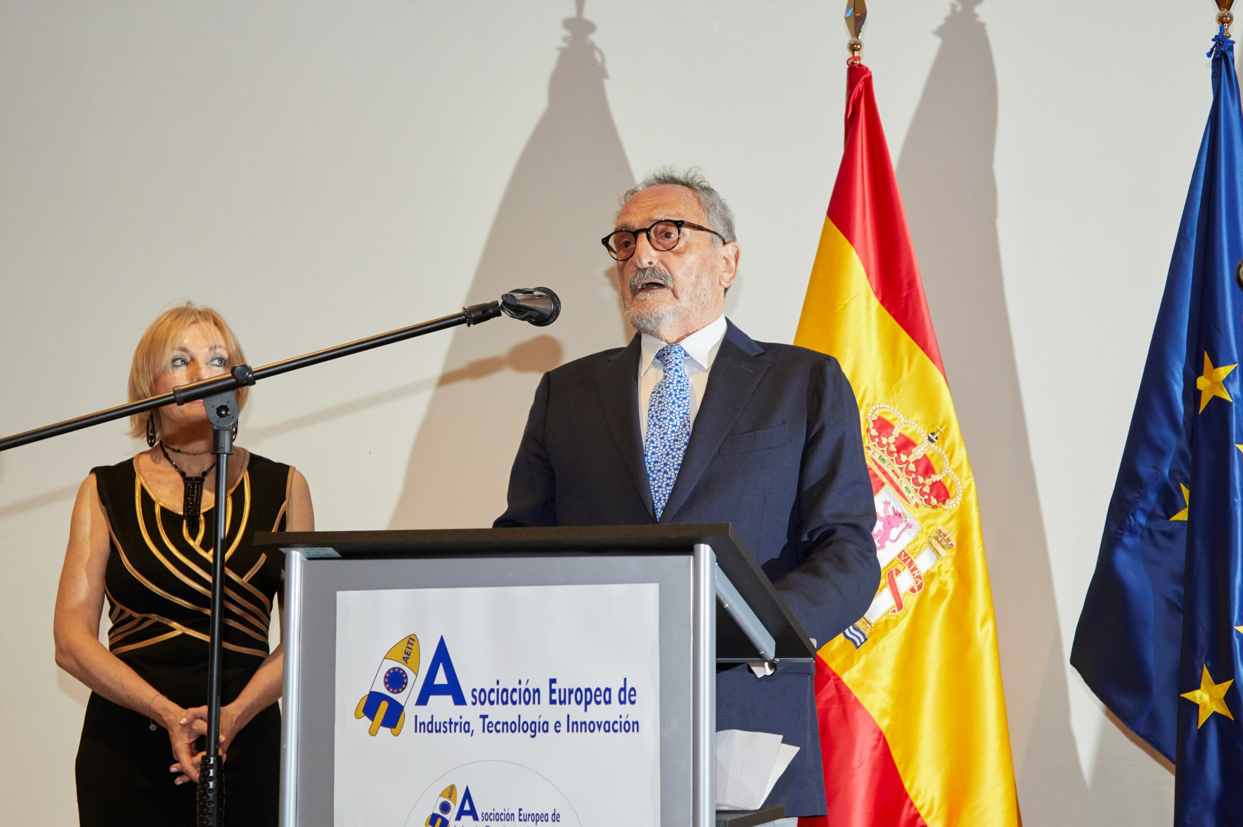 Alberto Ordoñez, endocrino en Vithas Madrid Arturo Soria, recibe el premio Estetoscopio de Oro