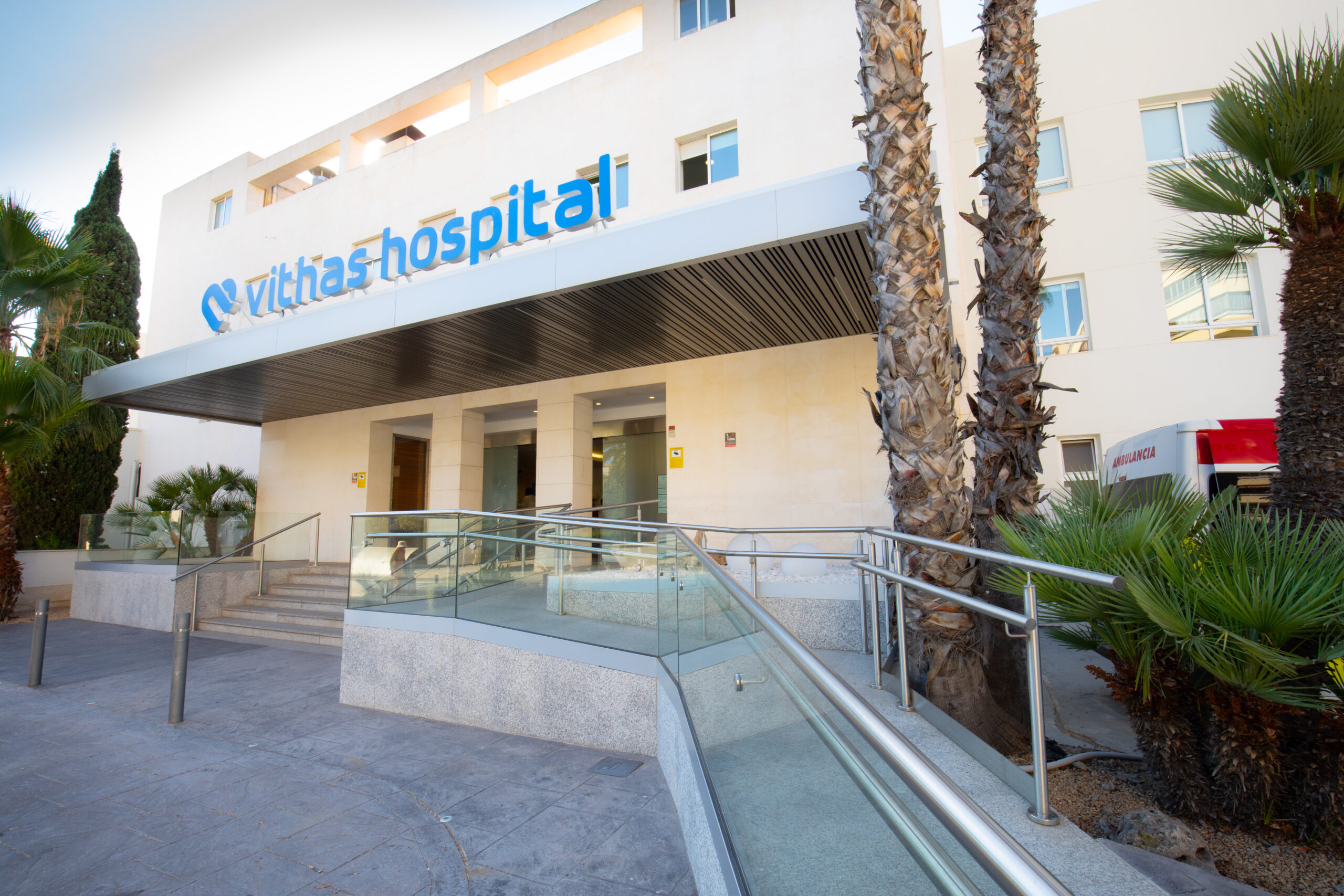 El Hospital Vithas Alicante amplía su área de consultas y aumenta su equipamiento tecnológico