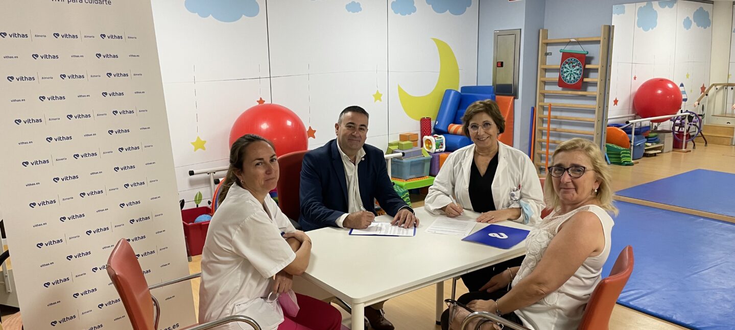 Vithas Almería prestará asistencia sanitaria a bebés en proceso de acogimiento y adopción en colaboración con Cruz Roja