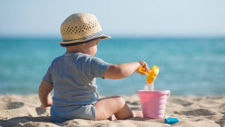 Protege a los bebés menores de 6 meses del sol con las recomendaciones de los expertos