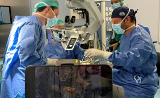 Vithas Granada retransmite en directo una cirugía de cráneo humano