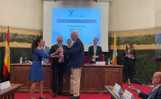 El doctor Vicente Guillem recibe el “Premio a la trayectoria clínica y científica en Oncología” otorgado por la Fundación ECO