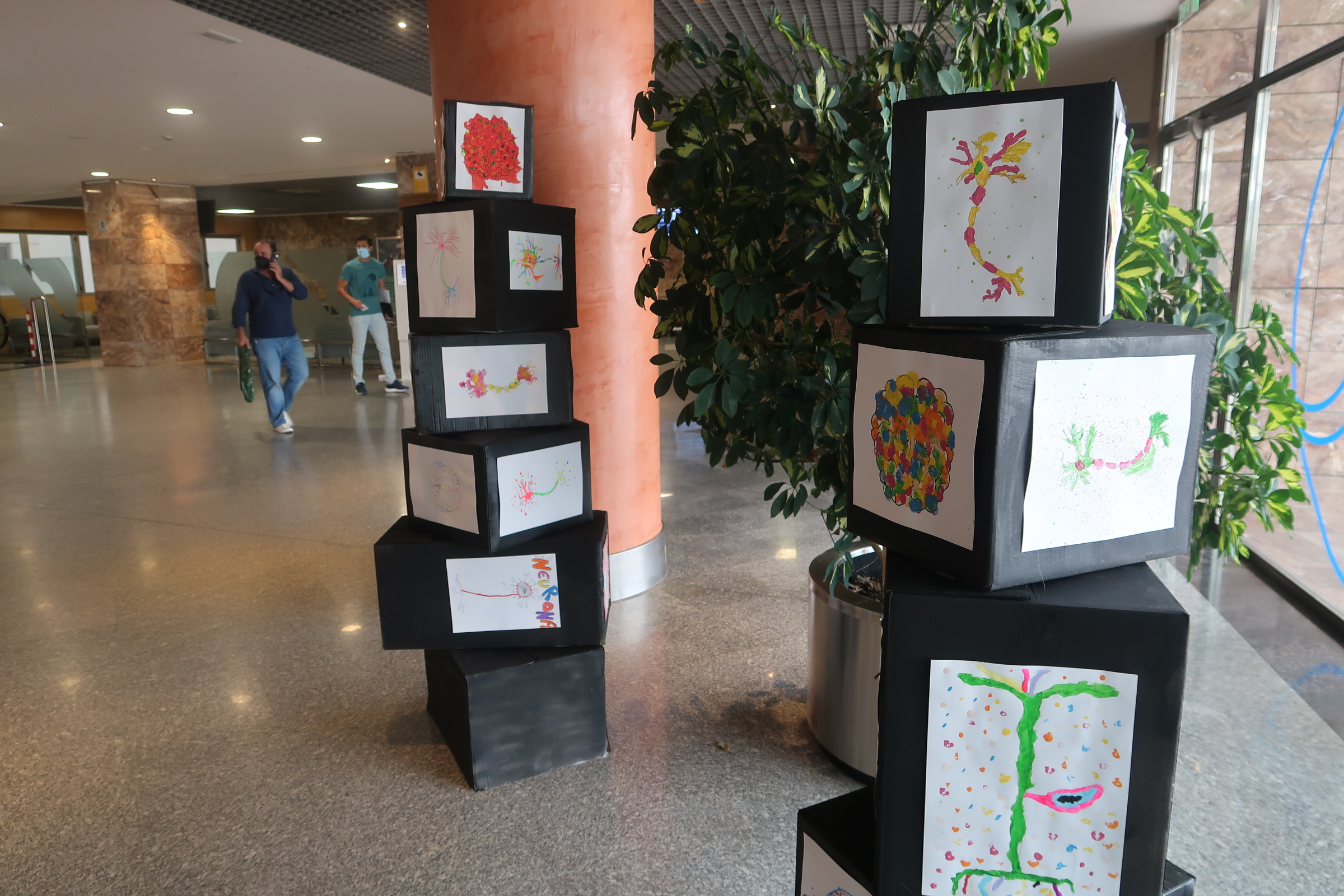 Vithas Sevilla se suma al Día del Daño Cerebral Adquirido con una exposición de dibujos realizados por pacientes de rehabilitación neurológica