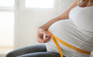 La obesidad incrementa el riesgo de complicaciones durante el embarazo, el parto y el puerperio