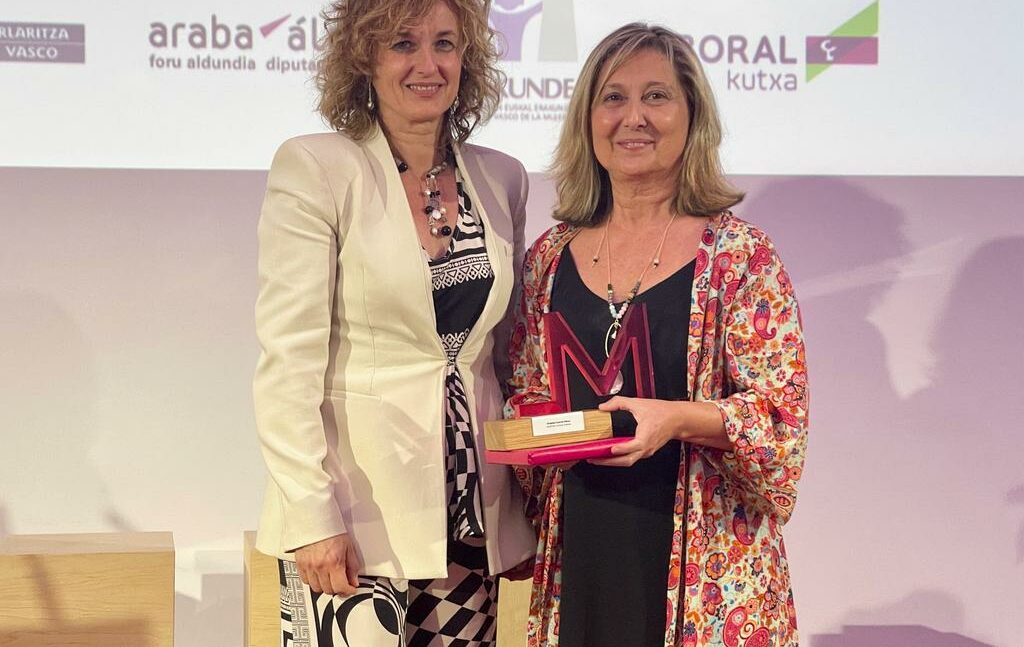 La directora gerente de Vithas Vitoria, Premio Mujer Directiva de Álava