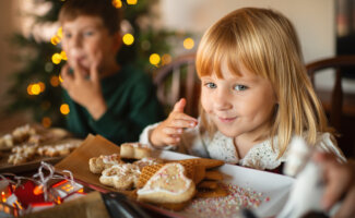 Cómo evitar los empachos en los más pequeños durante la Navidad.