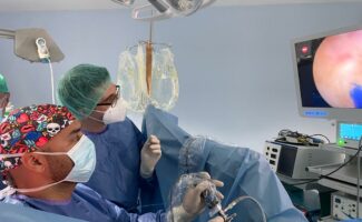 El Hospital Vithas Almería incorpora una técnica para operar la próstata mediante láser sin cirugía abierta