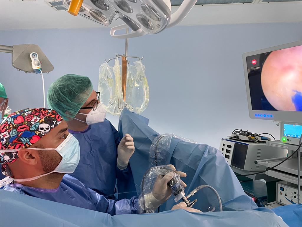 El Hospital Vithas Almería incorpora una técnica para operar la próstata mediante láser sin cirugía abierta