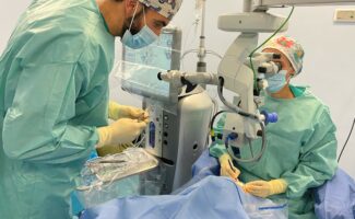 El Hospital Vithas Granada ofrece una lente intraocular sin suturas para los pacientes que no cuentan con un soporte capsular adecuado