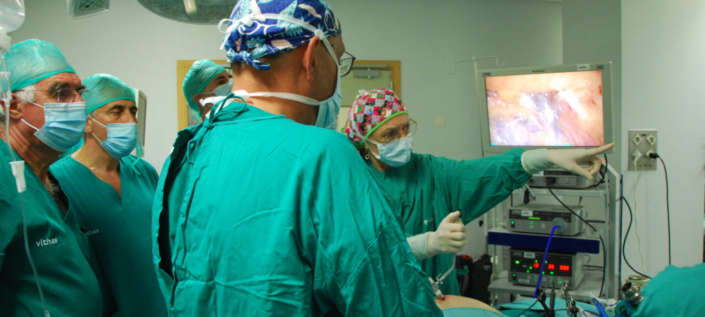 Vithas forma a cirujanos en el tratamiento endoscópico de la hernia inguinal