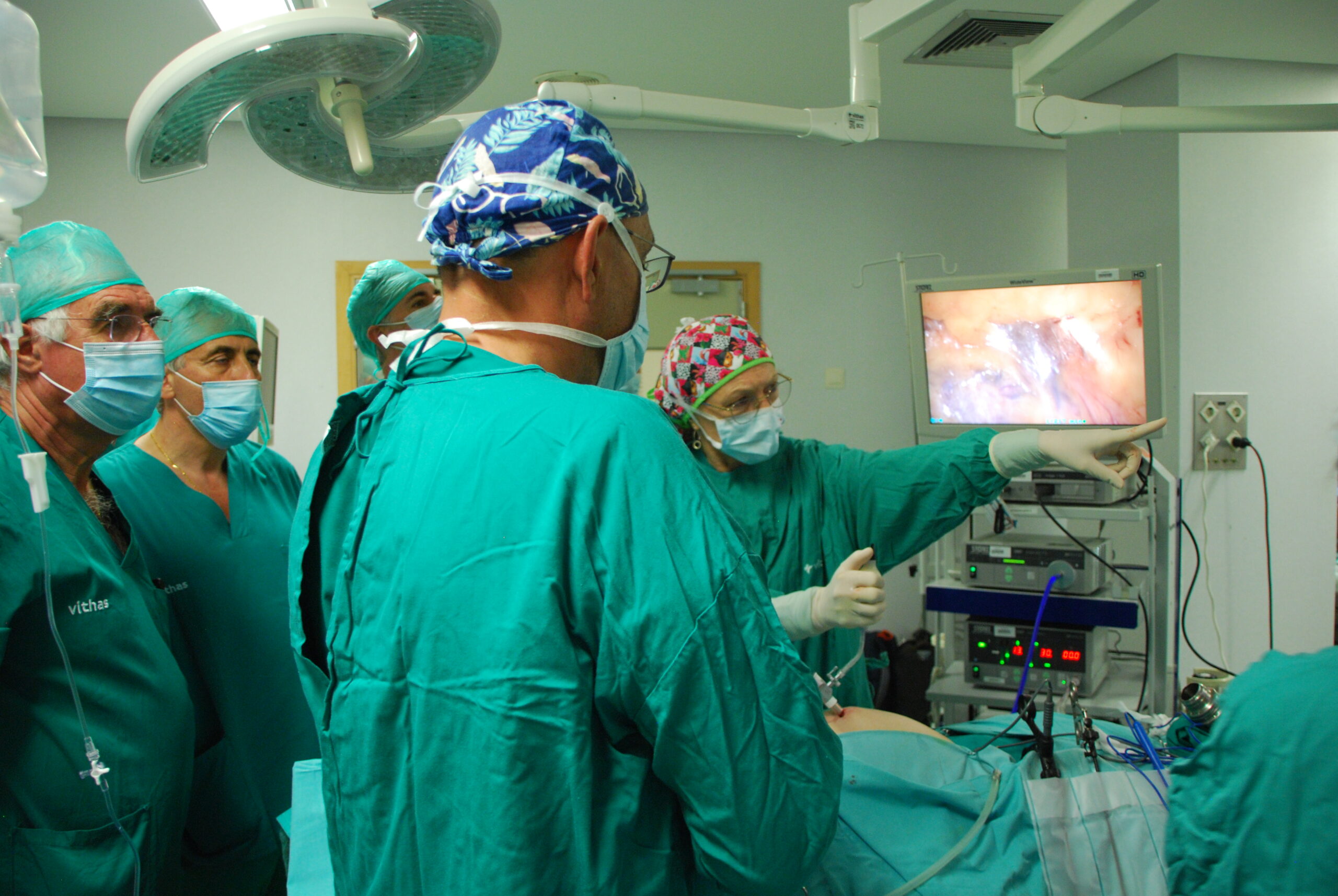 Vithas forma a cirujanos en el tratamiento endoscópico de la hernia inguinal