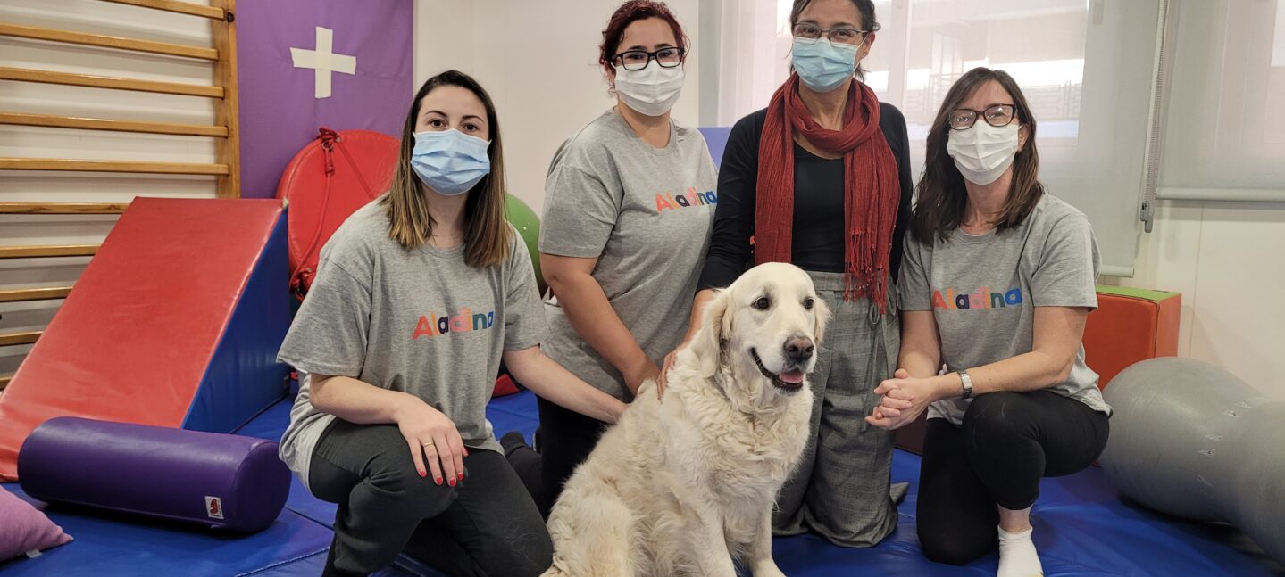 El Hospital Vithas Valencia Consuelo ofrece terapia asistida con perros a sus pacientes pediátricos oncológicos
