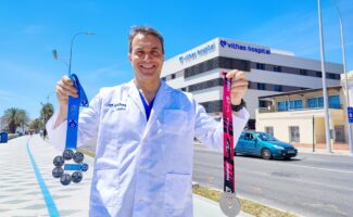 El Dr. Santiago Mera, cirujano general y digestivo de Vithas Málaga, primer médico malagueño en completar los 6 grandes maratones del mundo