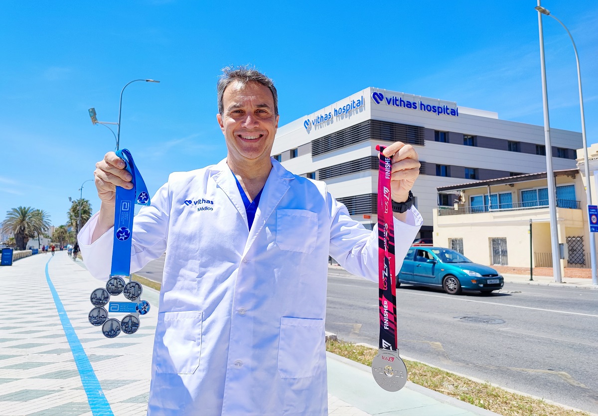 El Dr. Santiago Mera, cirujano general y digestivo de Vithas Málaga, primer médico malagueño en completar los 6 grandes maratones del mundo
