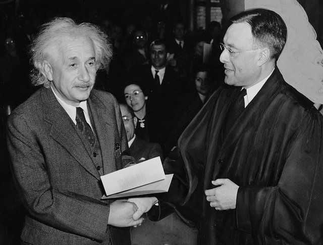 ¿Qué enfermedad le costó la vida a Albert Einstein?