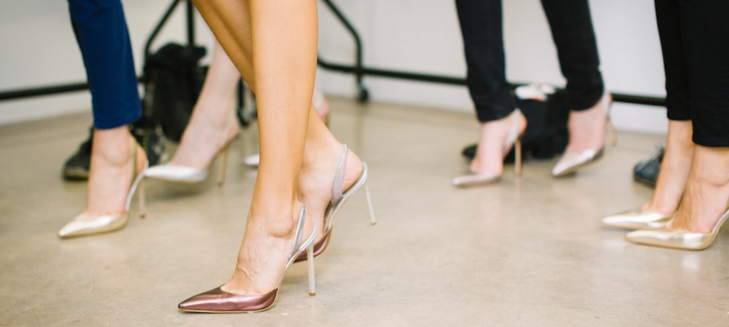 El uso reiterado de calzado inadecuado aumenta la aparición de juanetes en las mujeres
