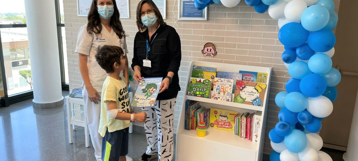 Vithas Castellón humaniza la atención de los niños hospitalizados con espacios de lectura