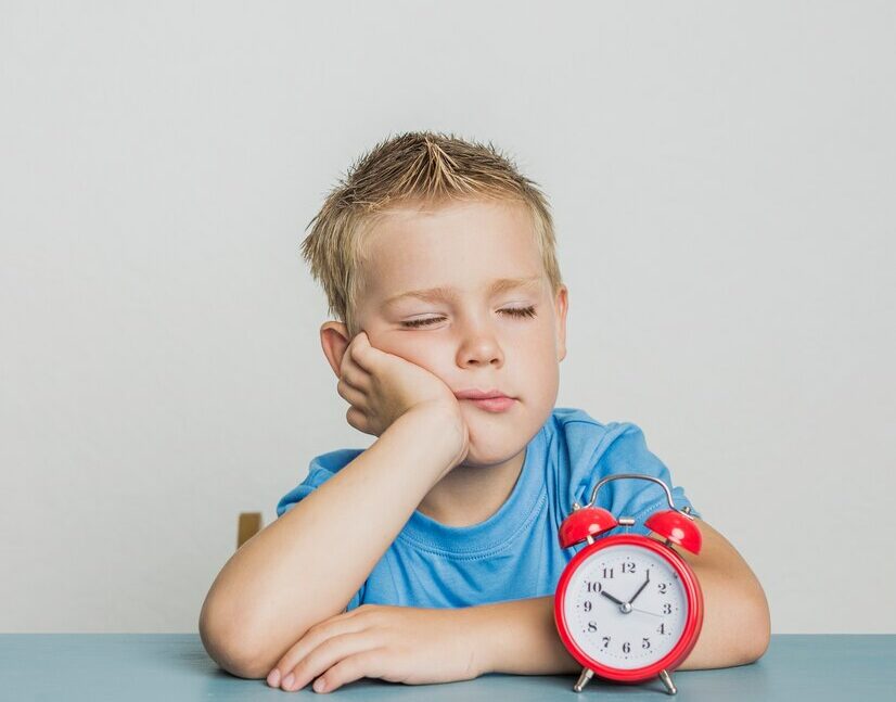 ¿Cómo afecta el cambio de hora y estación a bebés y niños?