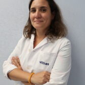 La Dra. Ana Cuaresma Díaz es especialista en urología en el Hospital Vithas Sevilla