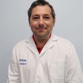 El Dr. José Antonio Lara Gallego es especialista en obstetricia y ginecología del Hospital Vithas Sevilla