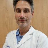 El Dr. José Miguel Mellado Castillero es especialista en cirugía  ortopédica y traumatología