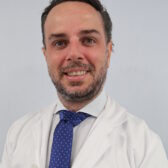 El Dr. Maximiliano Sanchez Martos es un cirujano ortopédico y traumatólogo en Vithas Sevilla