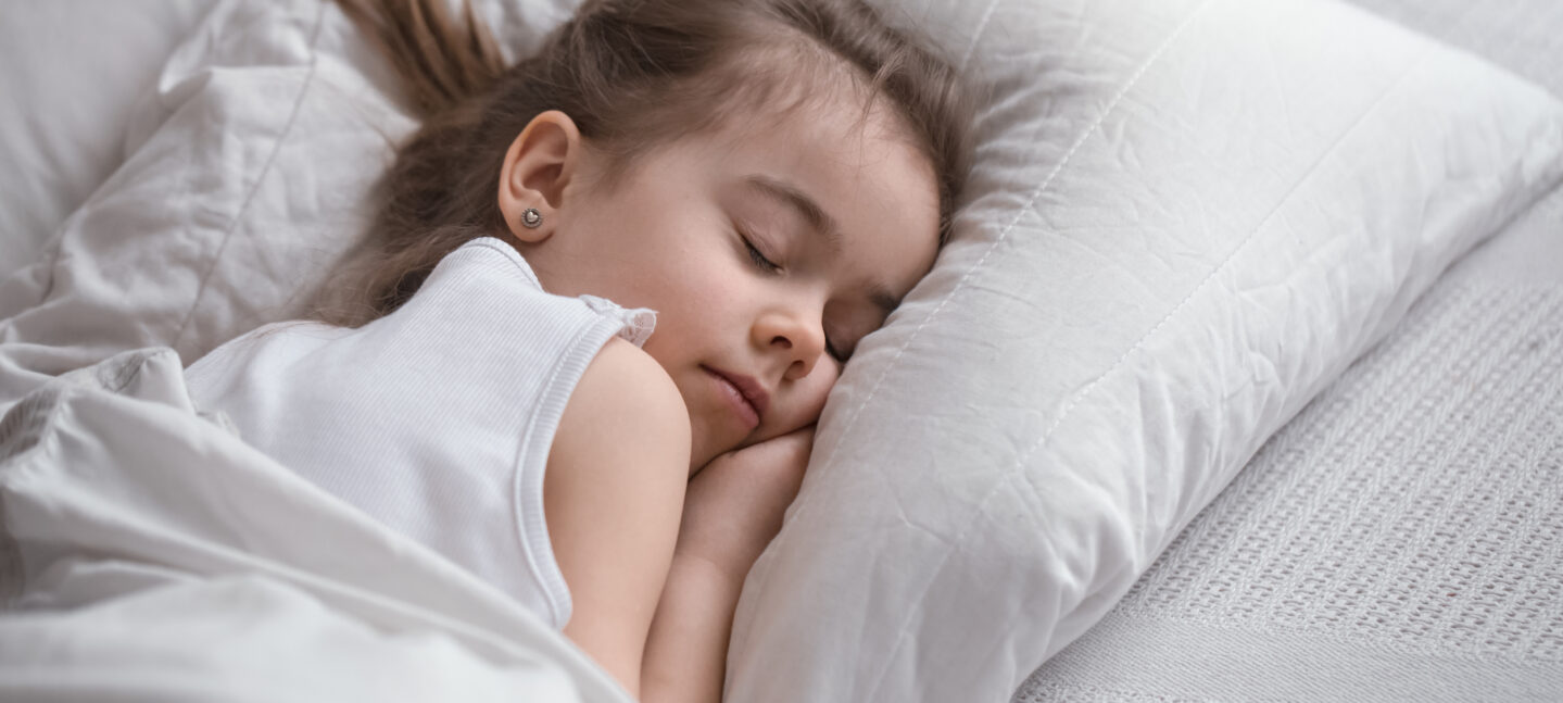 La siesta ayuda a los niños a afrontar el incremento de actividad y los horarios más extensos en verano